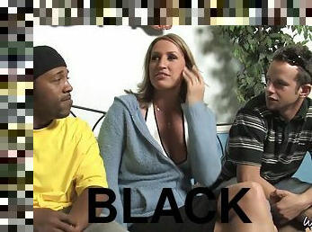 Pretty Joey Lynn Has Interracial Sex With A Black Guy