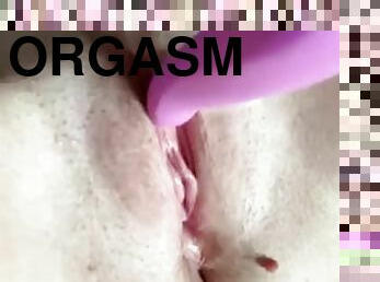 Masturbazione con sex toy clitoride e vagina