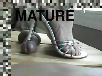Mature Shoejob