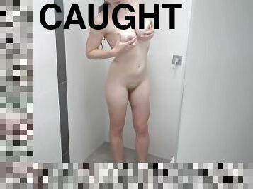 baignade, gros-nichons, masturbation, amateur, fellation, branlette, espion, seins, parfait, douche