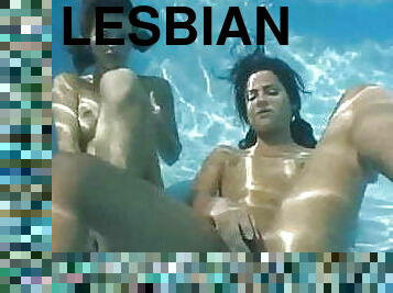 Underwater Lesbian Sex