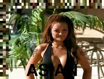 Super Sexy Tila Tequila and Two Other Hot Babes in Bikini