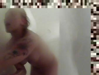 Dahlia&#039;s naughty shower fun