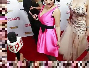 Anri okita and kaho shibuya avn 2016 red carpet bounce and kiss