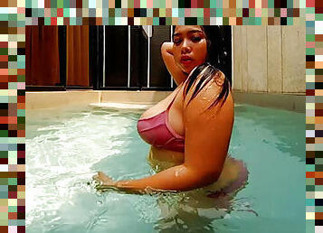 Girl With Big Tits In The Pool - VRpussyVision