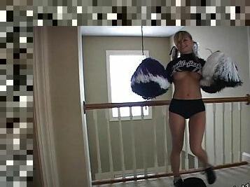 Horny cheerleader loses her bottoms while practicing  her moves