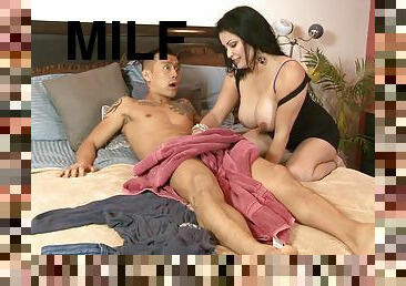 Milf makes this fit Asian guy fuck her pussy relentlessly