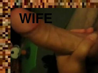A dude lets his horny wife rub his wang in homemade handjob clip