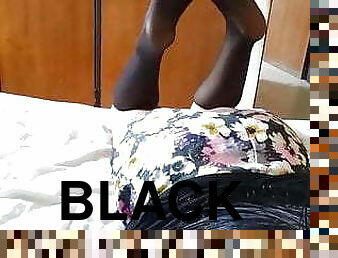 maigre, milf, black, pieds, bas, lingerie, fétiche, branlette-avec-les-pieds, en-nylon