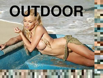 Succulent Dani Mathers Takes Naked Pictures In Mexico