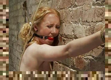 Nicki Blue enjoys having a buttplug in her ass in BDSM scene