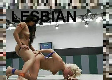 DragonLily and Tara Lynn Foxx make lesbian love after having a fight