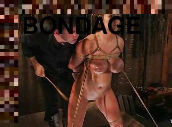 Sizzling siren gets dicked in her mouth in the bondage device