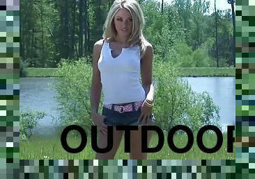 Blonde bombshell Jenna Jordan poses for the cam outdoors