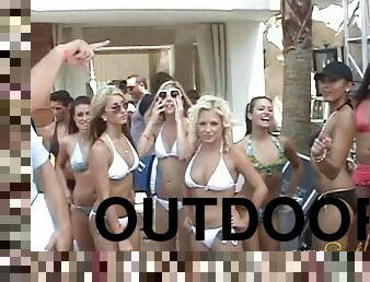 Stunning blondes in bikini know how to party in Las Vegas