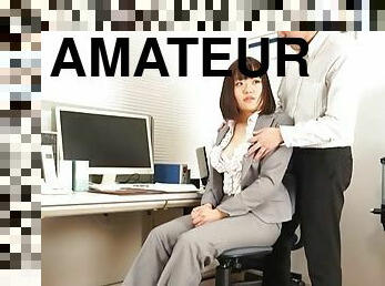 Amateur video of office lady Suzuki Risa giving a sloppy blowjob