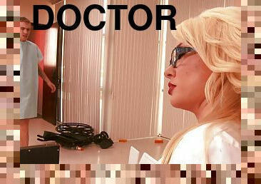 Hot doctor Summer Brielle seduces a patient and fucks him in hospital