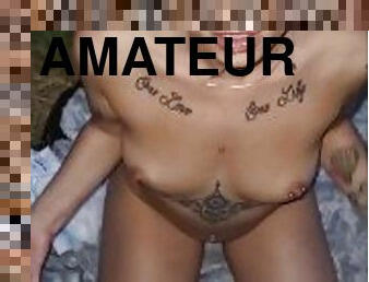 cul, gros-nichons, amateur, fellation, ejaculation-sur-le-corps, couple, sur-le-visage, brunette, réalité, petits-seins