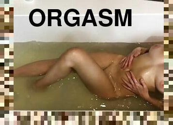Homemade HD, in the bathroom masturbates wet pussy and moans!