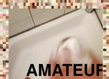 Branlette dans la douche