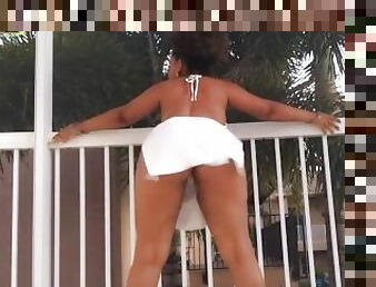 Gata Official Twerk Showing undies and ass wearing a sexy short white dress   Lizzo - rumors