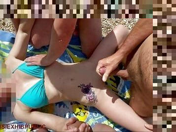 exhib a la plage avec deux voyeurs curieux qui me sperme