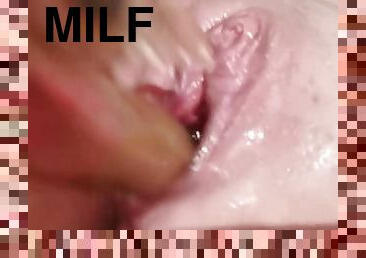 Squirting milf