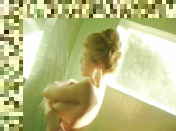 Sneak Peak Of Amber Smith Taking a Shower