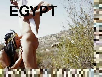 Egyptian girl in the desert sucking and fucking his cock