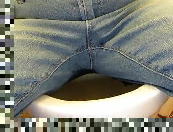 SEXY PEEING IN MY JEANS ON TOILET
