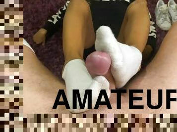 amateur, ados, maison, latina, pieds, sale, ejaculation, fétiche, branlette-avec-les-pieds, blanc