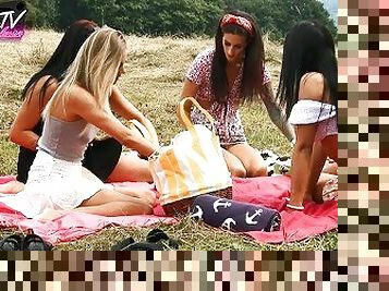 NO PANTIES ALERT: Big Tits Big Ass College Girls play Twister and Sunbathing in Panties and T-shirt