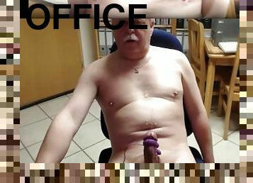 Fullface jerking in the office