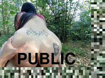 La Conocí Por TINDER y Tuvimos SEXO DURO En Un BOSQUE de Camino a Casa