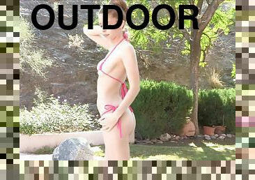 Bethany packs her bikini in her twat in outdoor solo scene