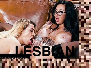 MODERN-DAY SINS - Sex Therapist Lily Lane Teaches Aiden Ashley HOW TO SQUIRT! HOT LESBIAN SQUIRTING!
