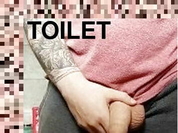 tissende, amatør, kæmpestor-pik, bøsse, toilet, fetish, massiv, solo, nosser, tatovering