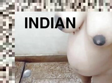 India Summer In Indian Desi Bhabhi Ne Apne Big Boobs Ko Dabaaya