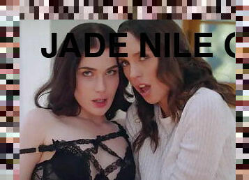 Jade Nile gets Help from her Roommate, to Open BF Eyes