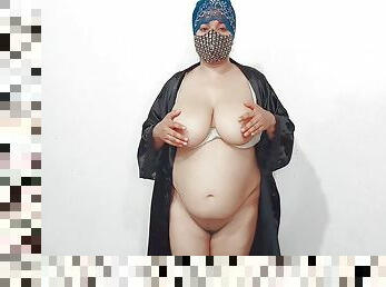 Indian Muslim Girl Showing Big Tits In Hijab