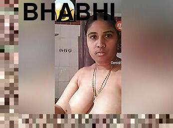 Today Exclusive- Mallu Bhabhi Showing Her Big Boobs