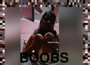 Sexy Desi Girl Shows Her Boobs