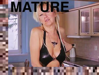 Joliena - Kinky Mature Housewife Masturbating