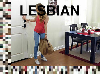 Alex De La Flor and Karla Kush try to go lesbian