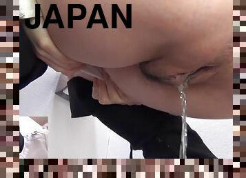 japanese 18yo schoolgirls peeing