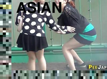 spied asians pee outddors