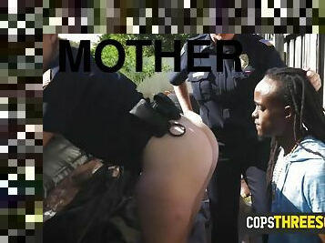Artist gives hottie mother i´d like to fuck cops a blowing off