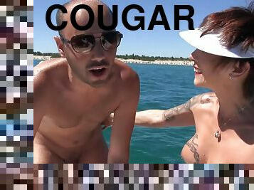 Une cougar au Cap - Baie des Co French