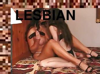 Lesbians deep kissing