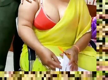 Sexy big tits aunty ko chai vale ne 2000 deke choda
